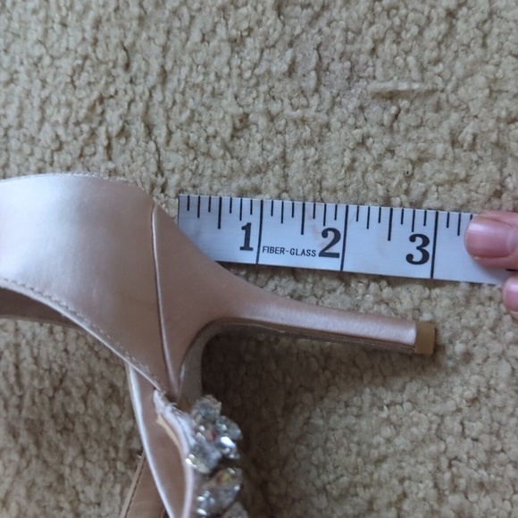 Jewel by Badgley Mischka Gold With Rhinestones Formal Heels Size 10 - Picture 12 of 12